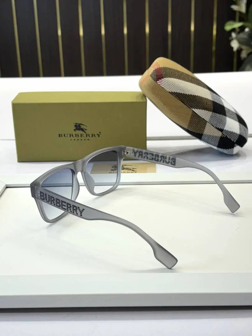 _Burberry_4358_grey