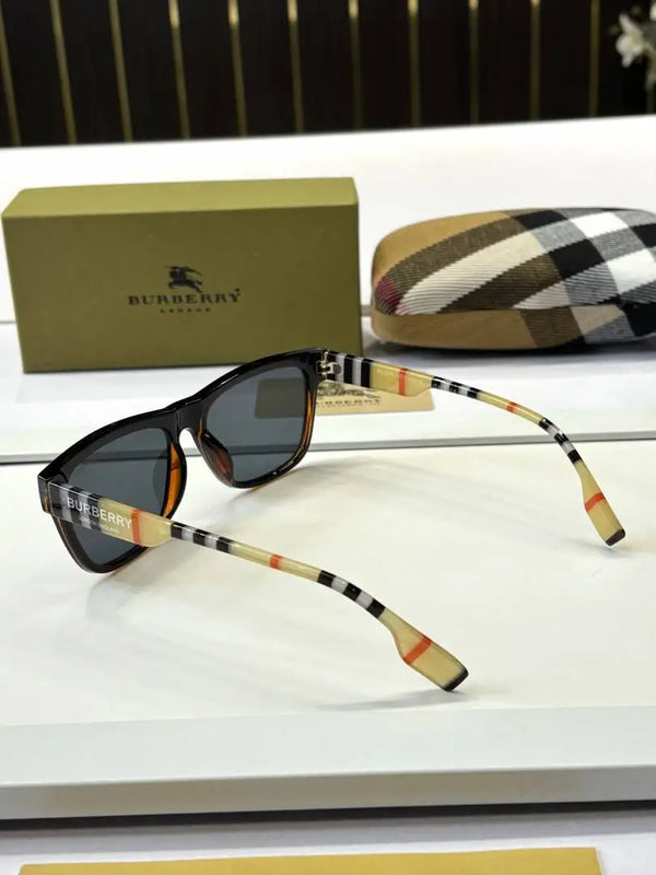 _Burberry_4293_