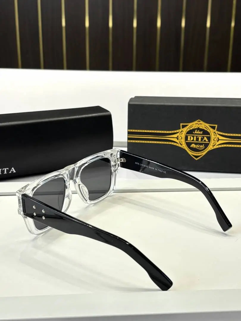 _Dita_0125_transparent_blk