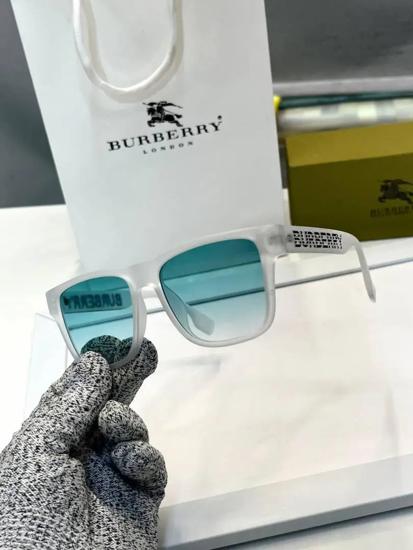 _Burberry_4358_white_blue
