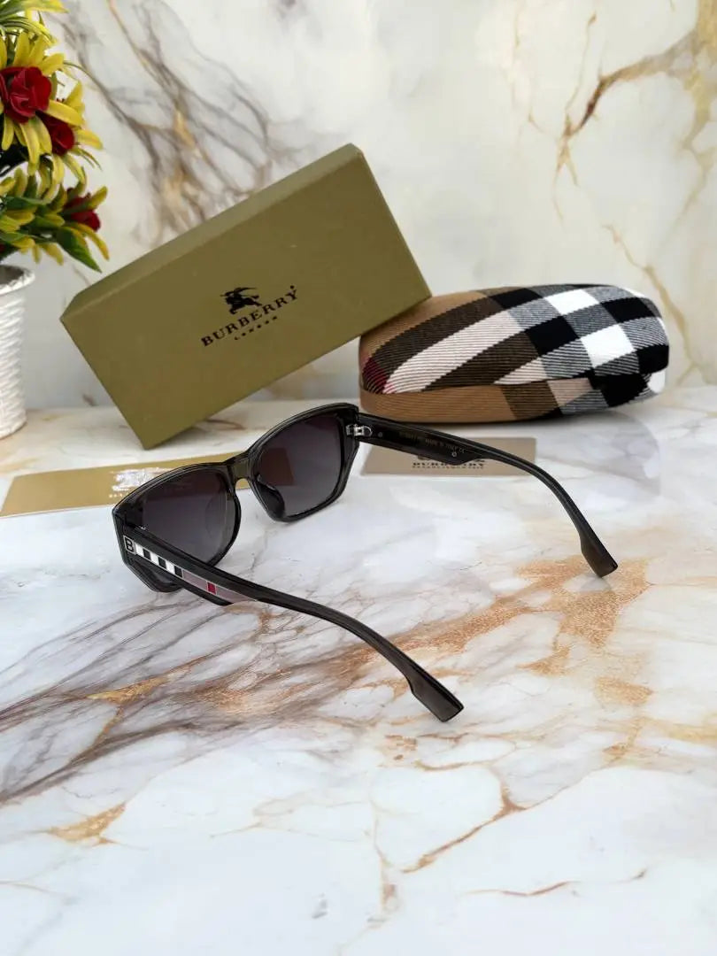 _Burberry_9935_