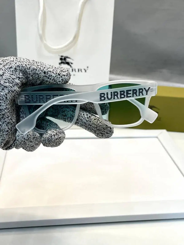 _Burberry_4358_white_blue