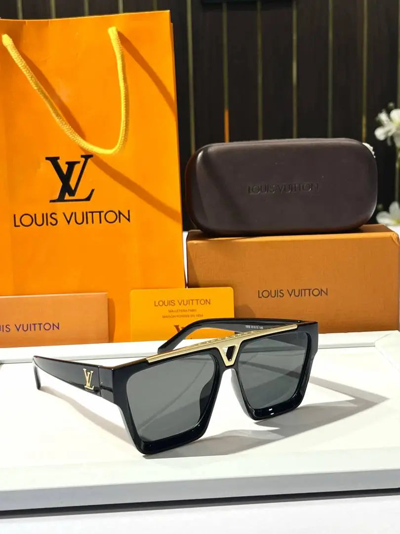 _Louis_vuitton_1502_blk_gold