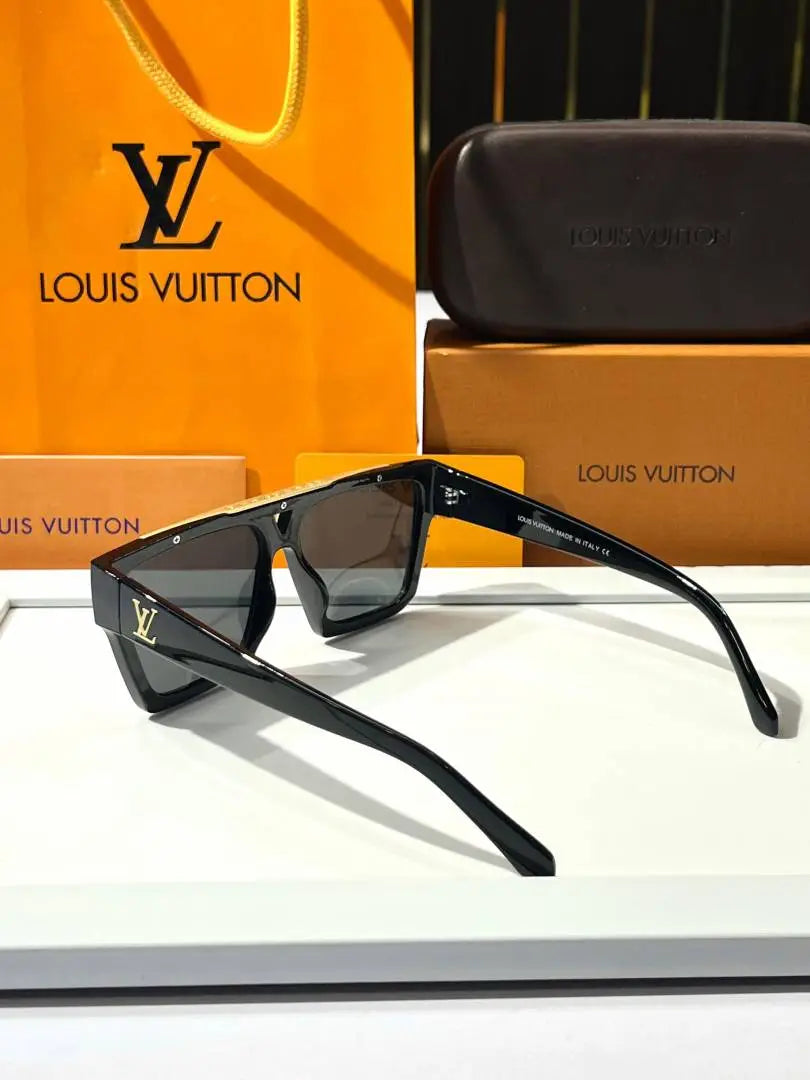 _Louis_vuitton_1502_blk_gold