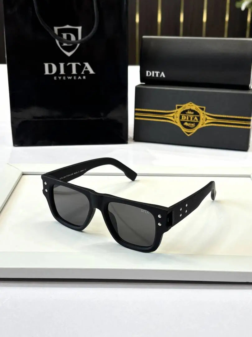 _Dita_0125_blk