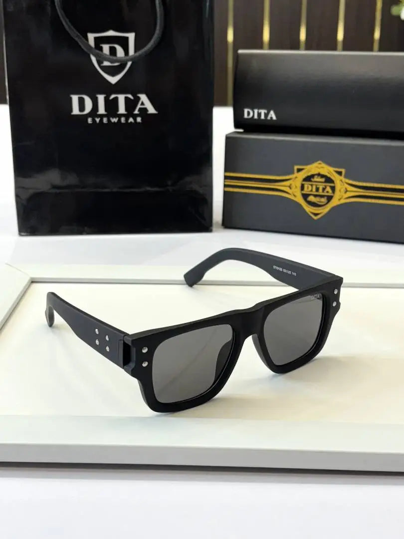 _Dita_0125_blk