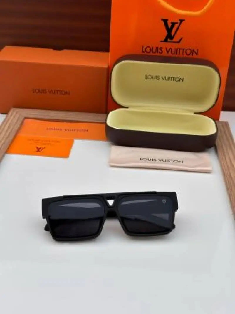_Louis_vuitton_1984_black