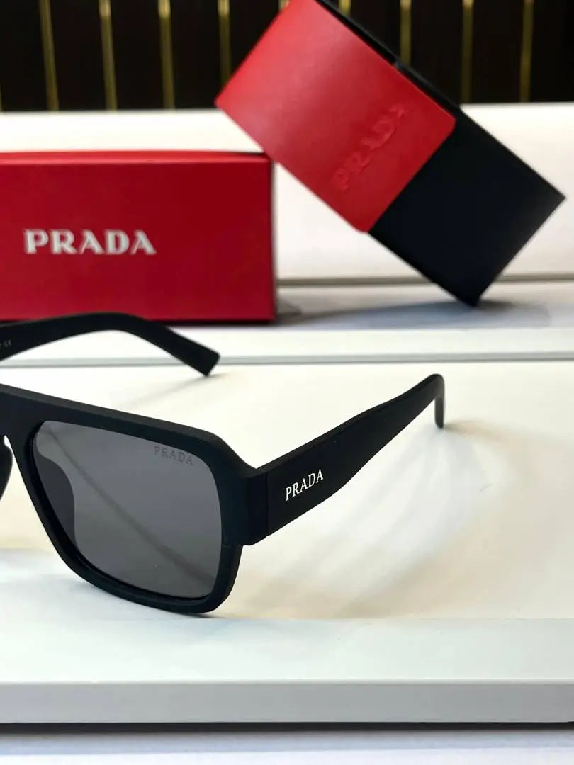 _Prada_22_black