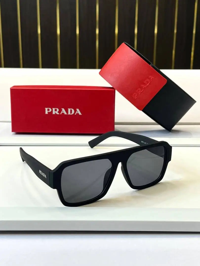 _Prada_22_black