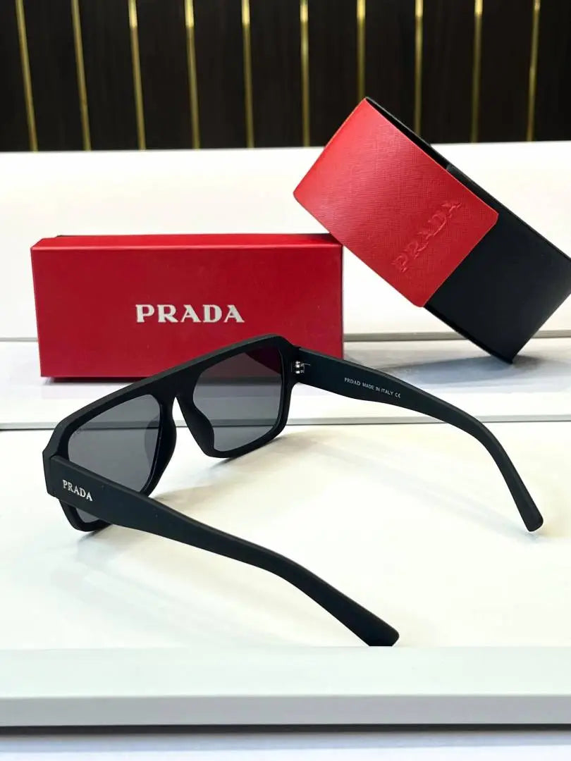 _Prada_22_black