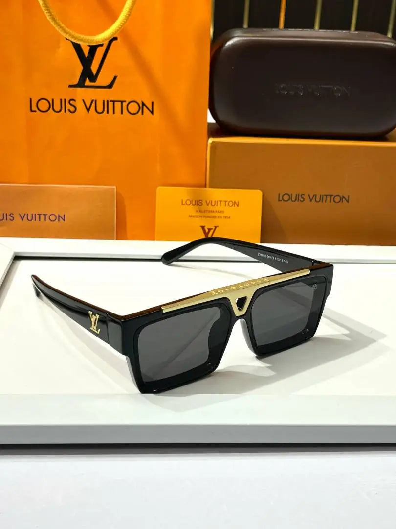 _Louis_vuitton_1984_black_gold