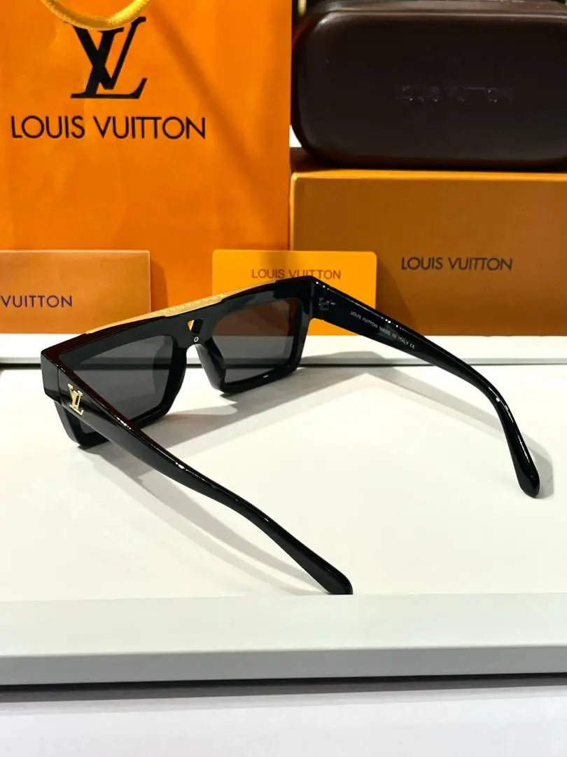 _Louis_vuitton_1984_black_gold