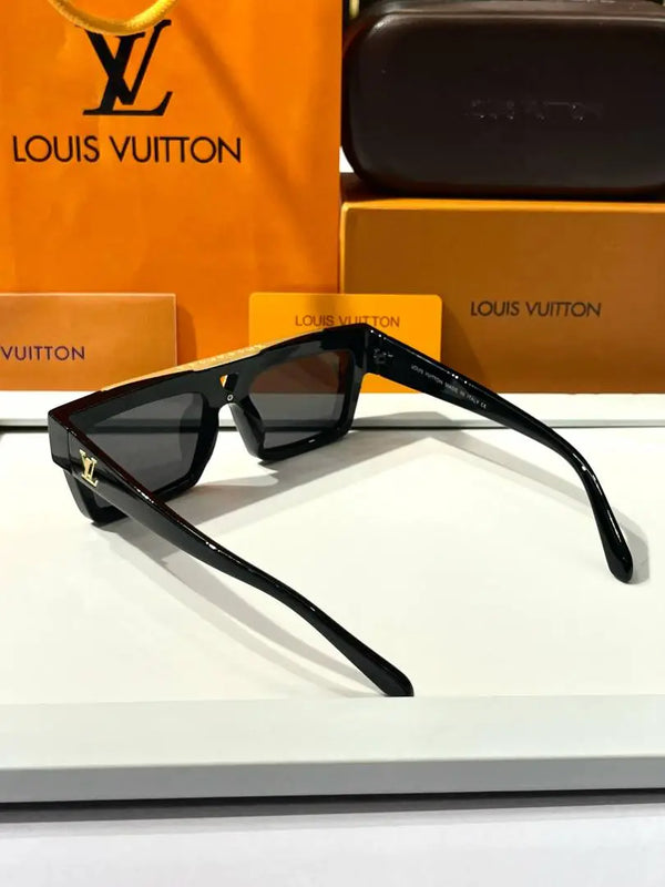 _Louis_vuitton_1984_black_gold