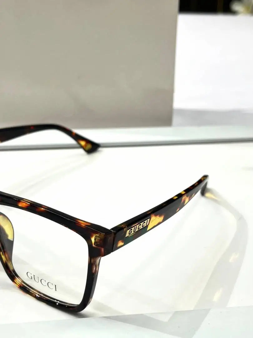 _Gucci_23117_printed_frame