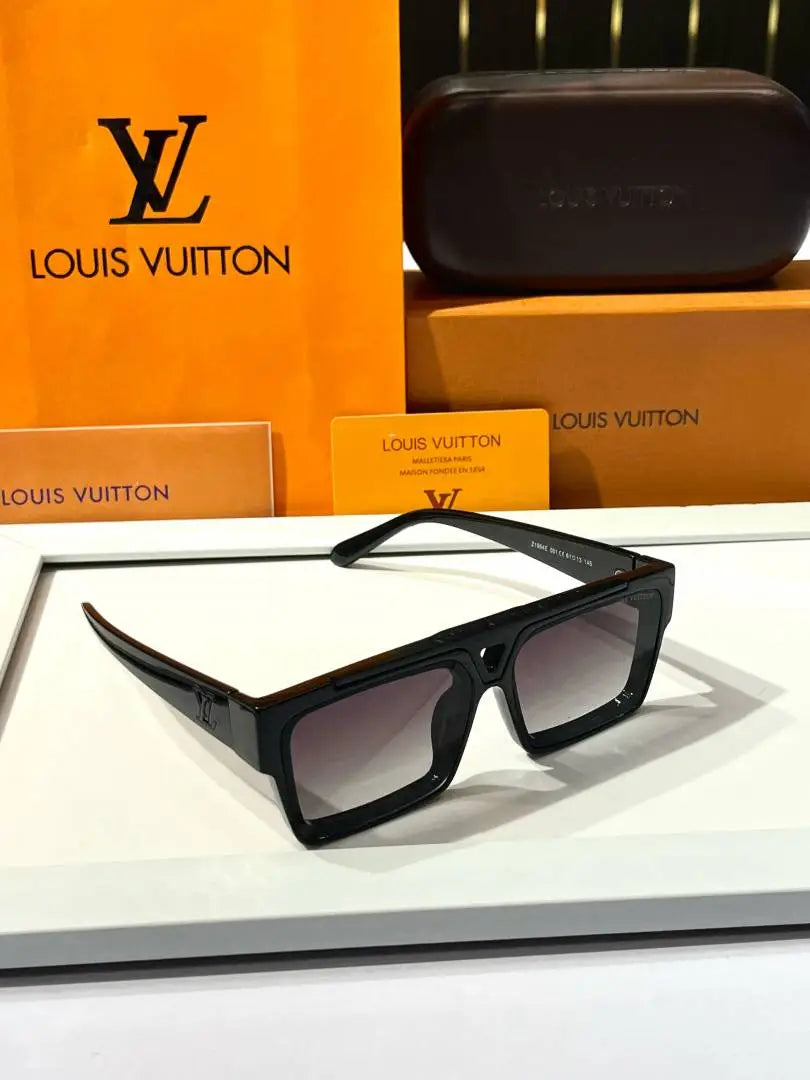 _Louis_vuitton_1984_black_shaded