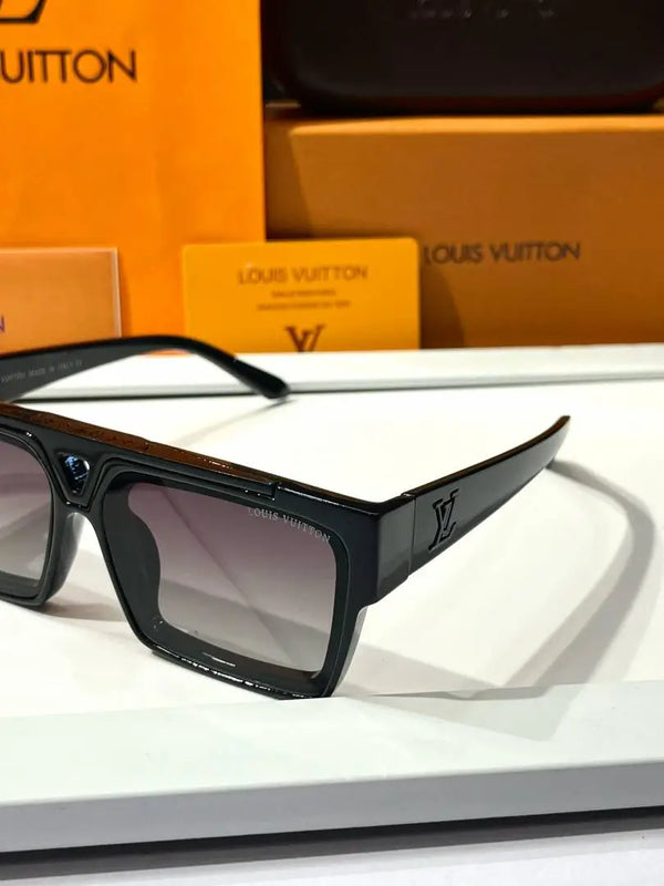 _Louis_vuitton_1984_black_shaded