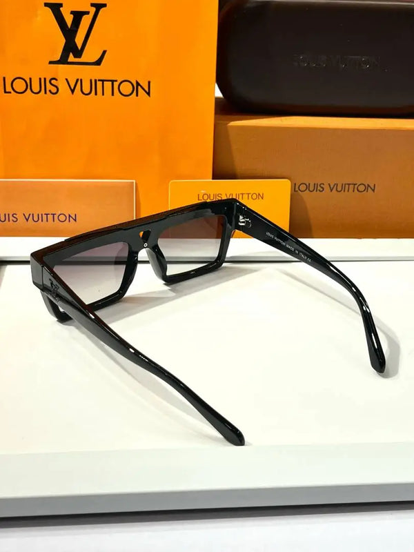 _Louis_vuitton_1984_black_shaded