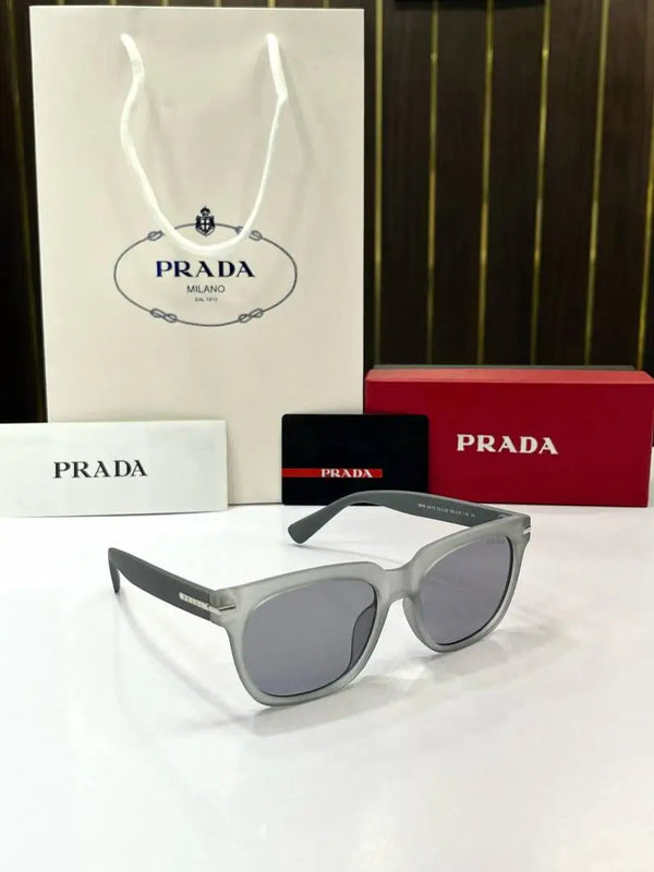 _Prada_04_grey