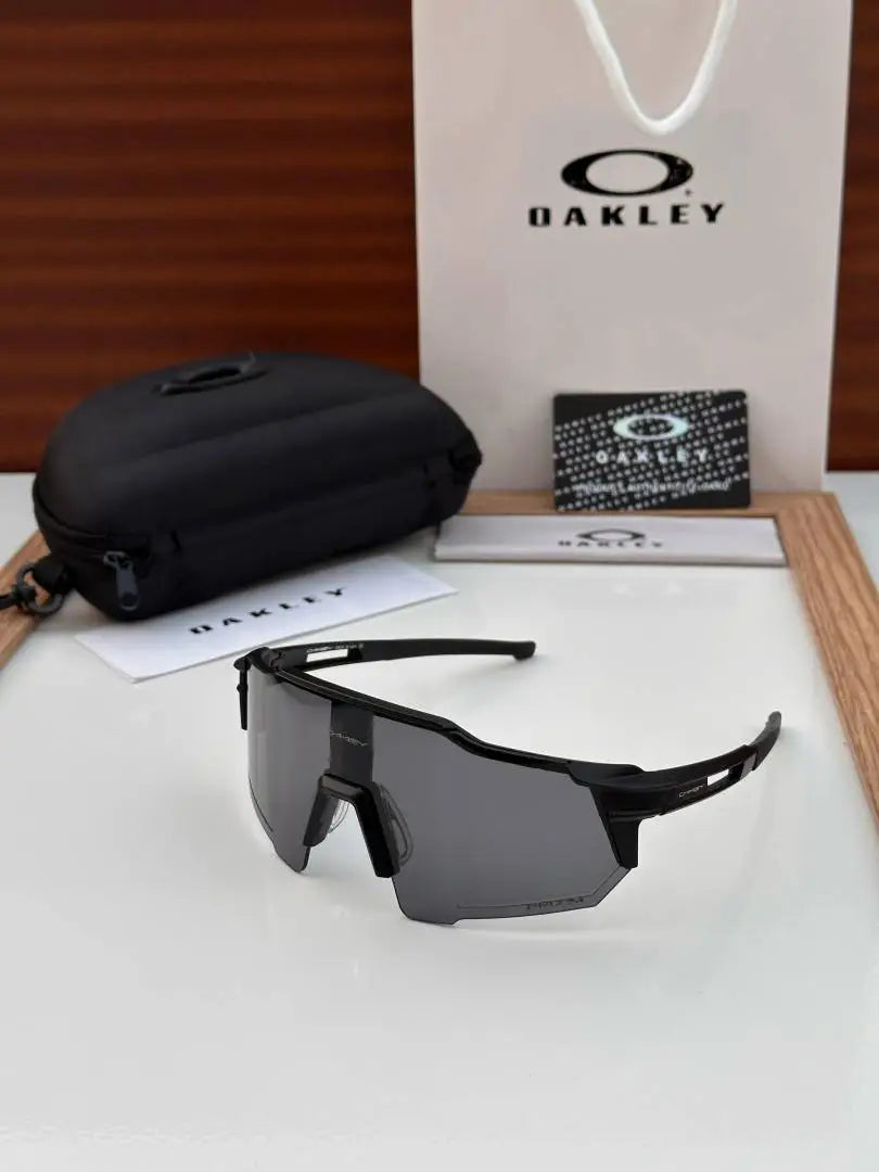 _Oakley_668_black