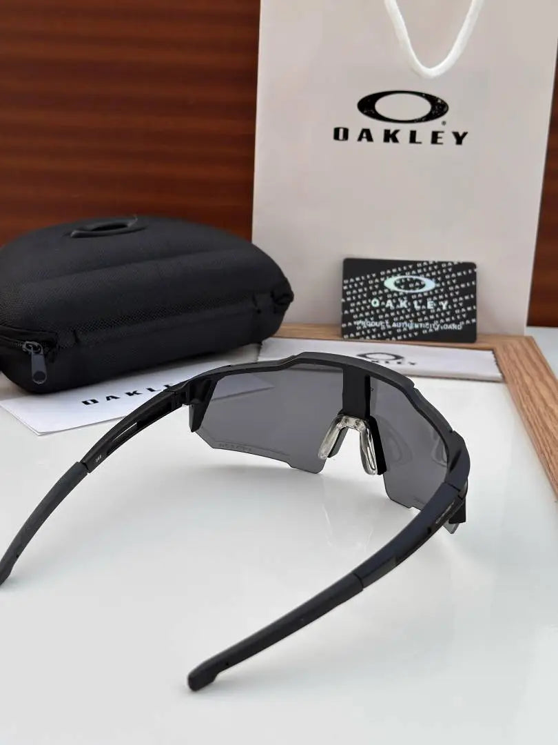 _Oakley_668_black