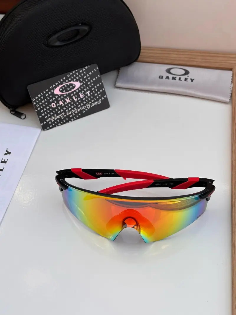 _Oakley_9471_black_red