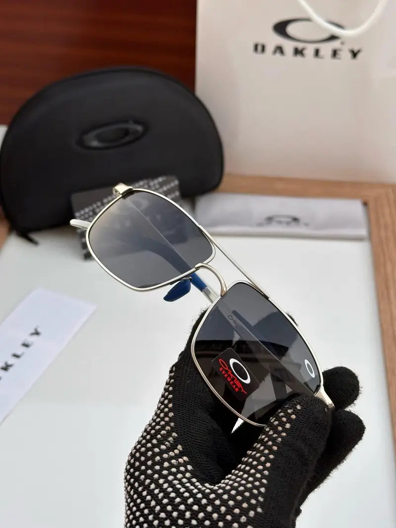 _Oakley_8901_black_silver