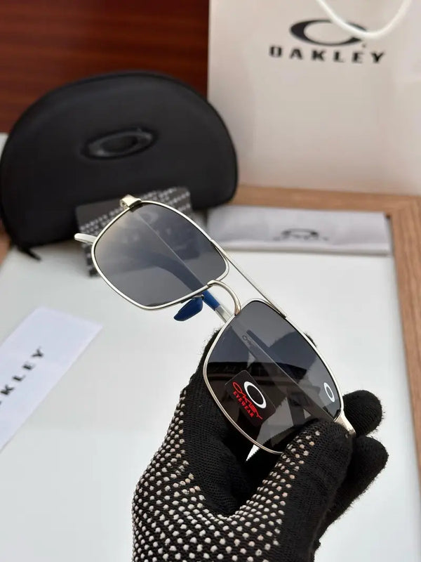 _Oakley_8901_black_silver