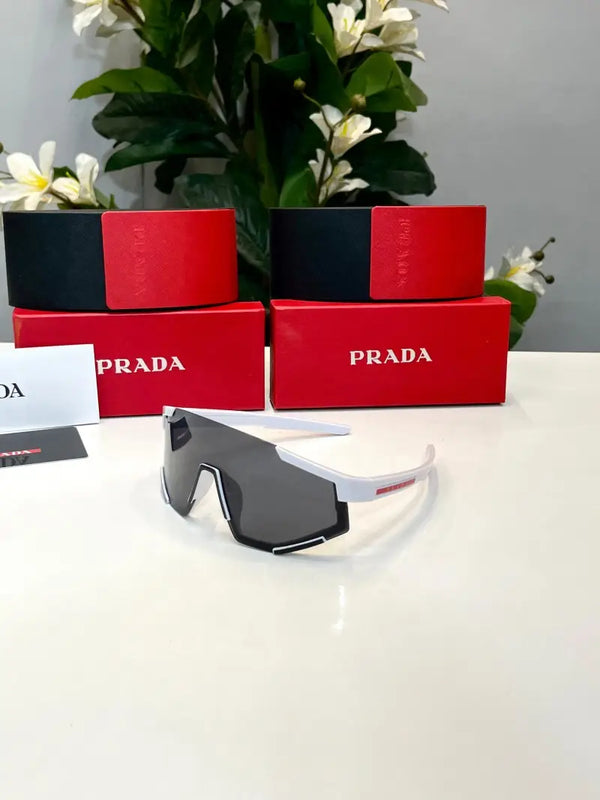 _Prada_23053_black_white