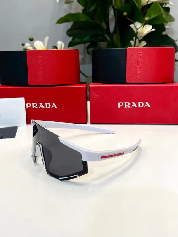 _Prada_23053_black_white