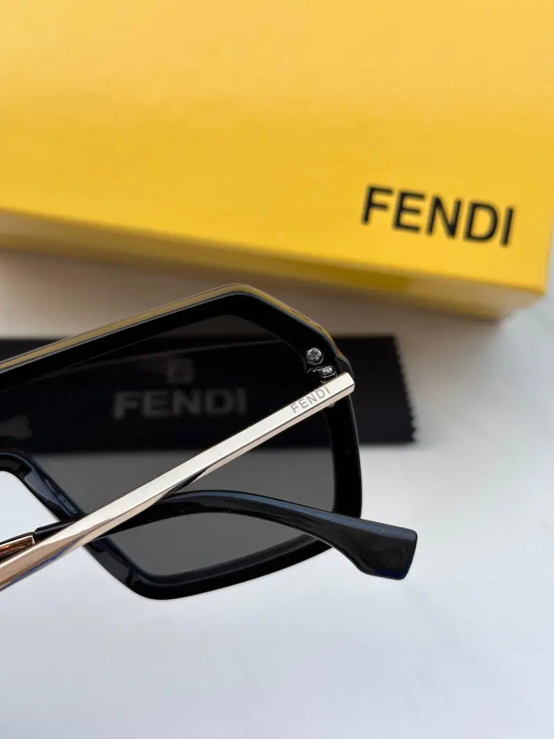 _Fendi_1858_black_gold