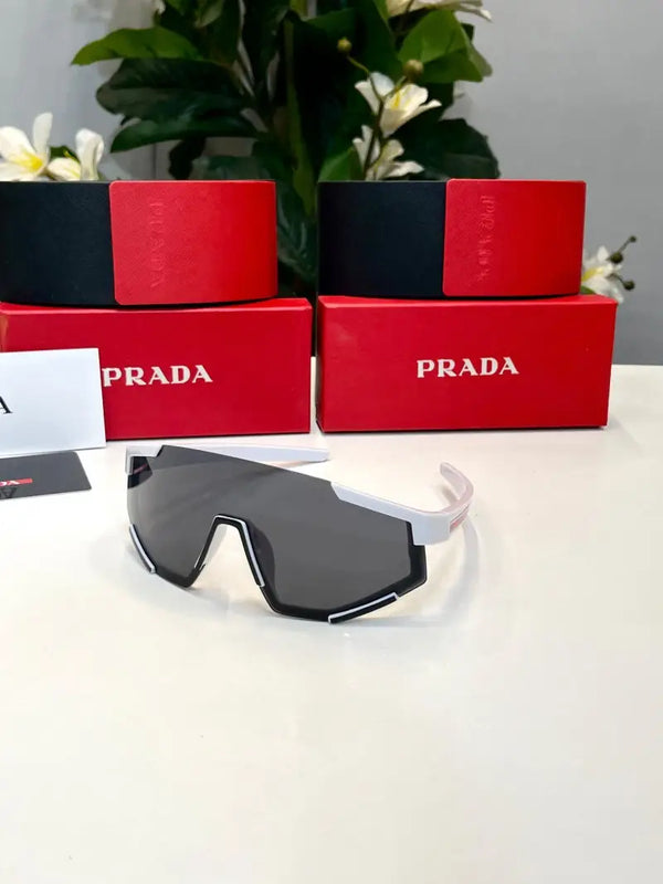 _Prada_23053_black_white