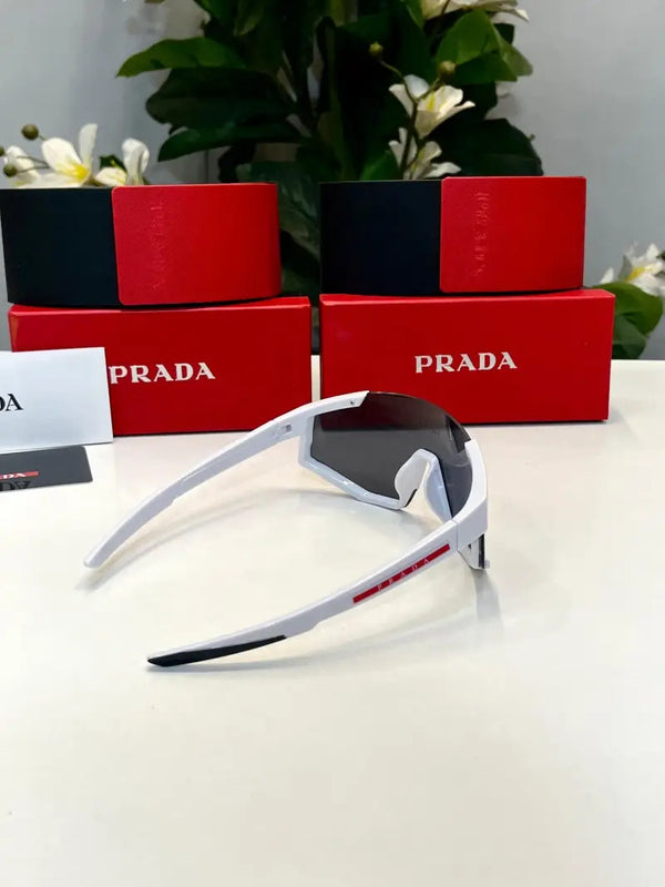 _Prada_23053_black_white