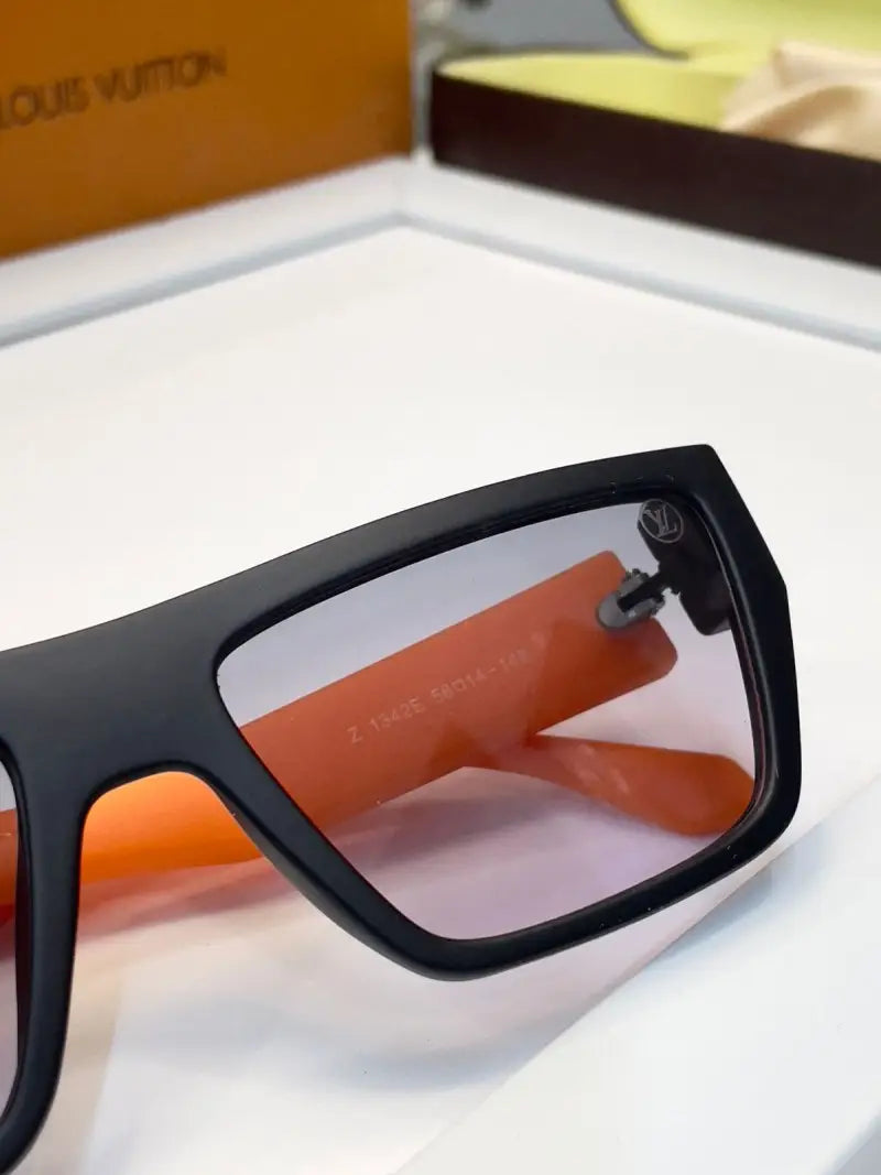 _Louis_Vuitton_1342_orange_black