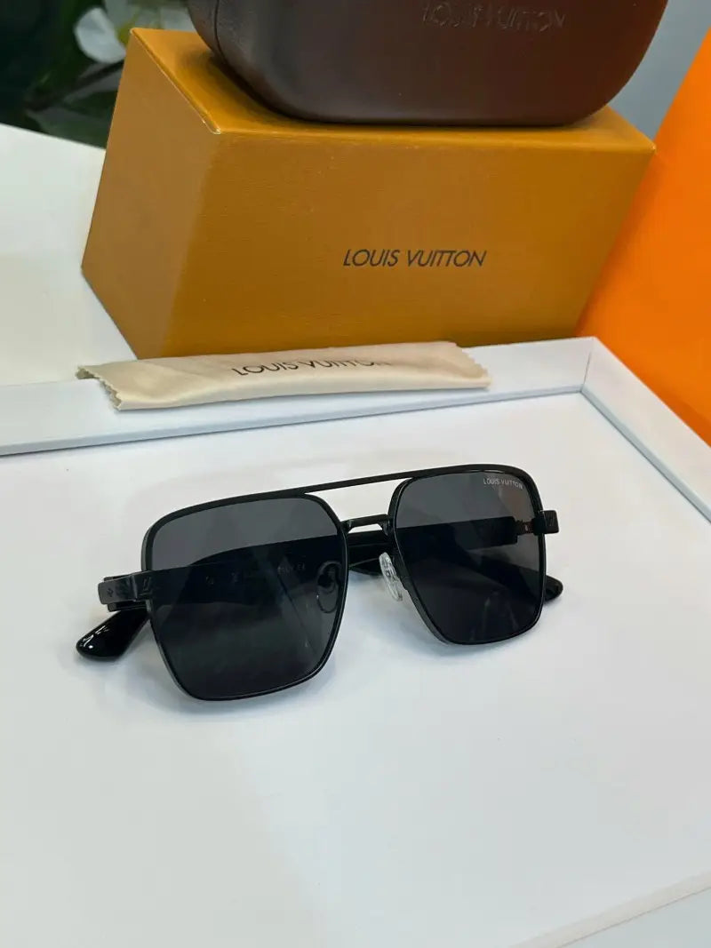 _Louis_Vuitton_5124_black