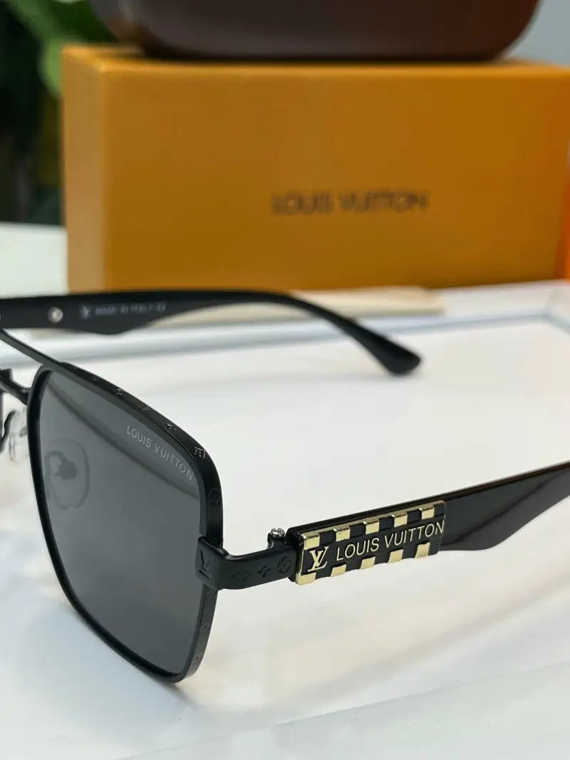 _Louis_Vuitton_5124_black