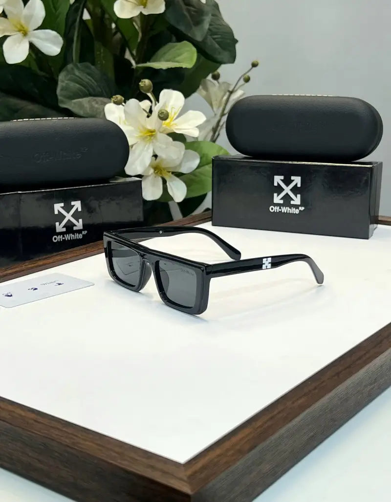 _Off_white_88992_black_