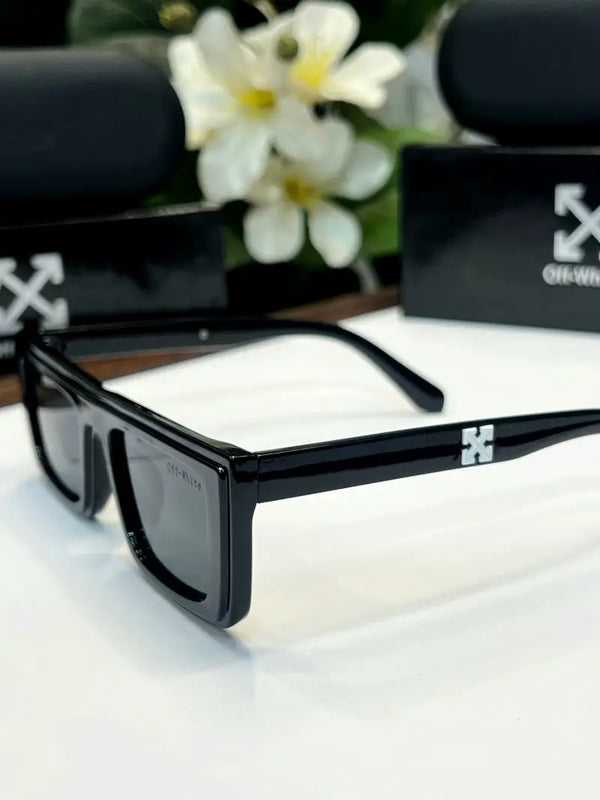 _Off_white_88992_black_