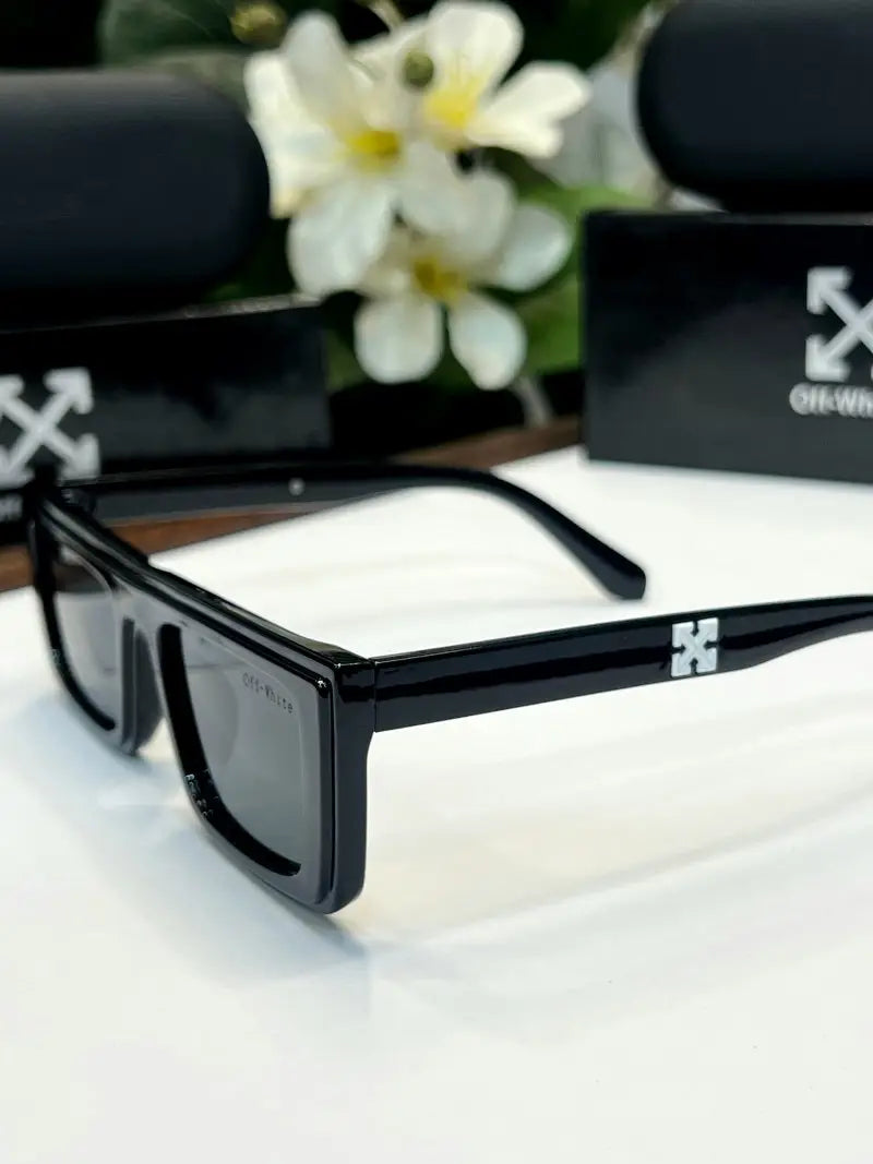 _Off_white_88992_black_