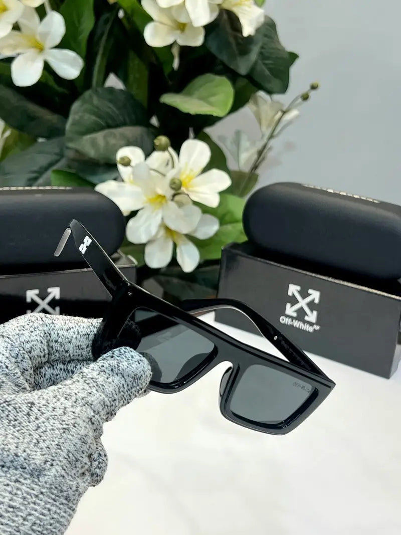 _Off_white_88992_black_