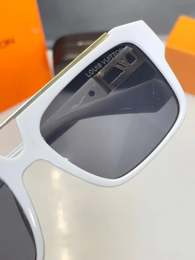 _Louis_vuitton_506_white_gold