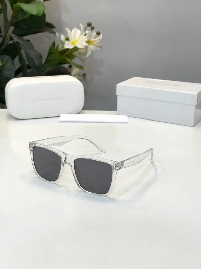 Marc jacobs transparent black 113