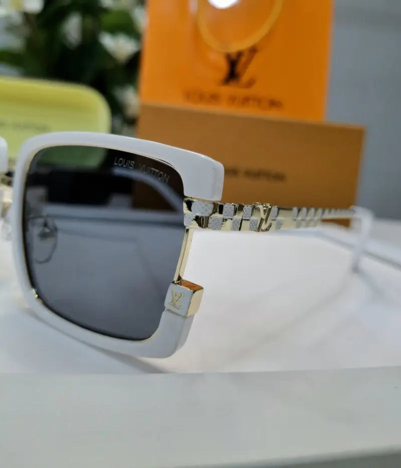 Louis_vuitton_white_505 Secondary image