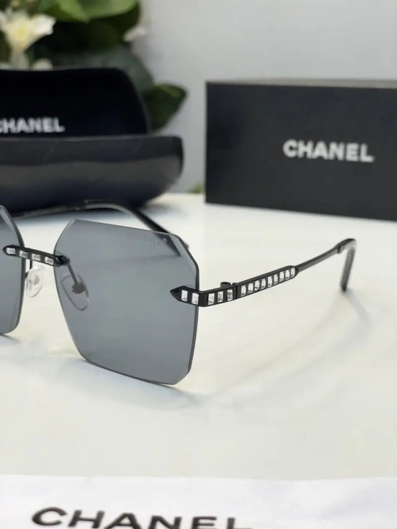 _Chanel_black_for_women