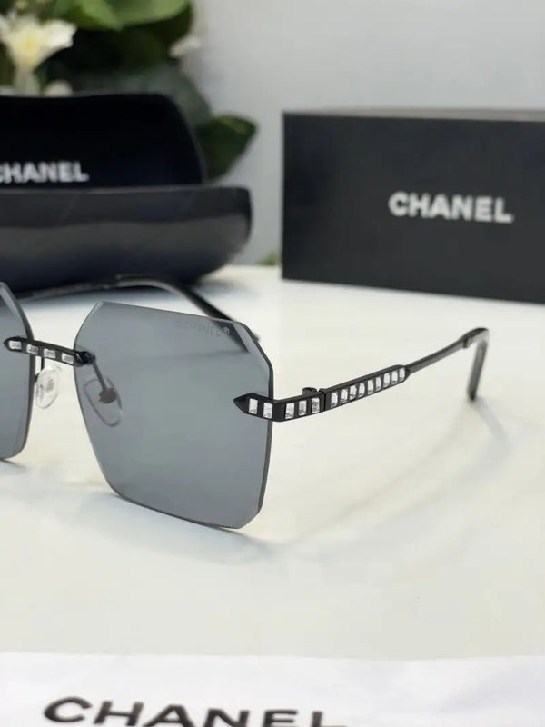 _Chanel_black_for_women