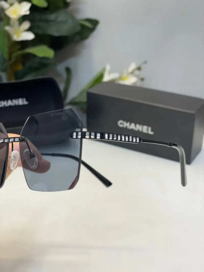 _Chanel_black_for_women