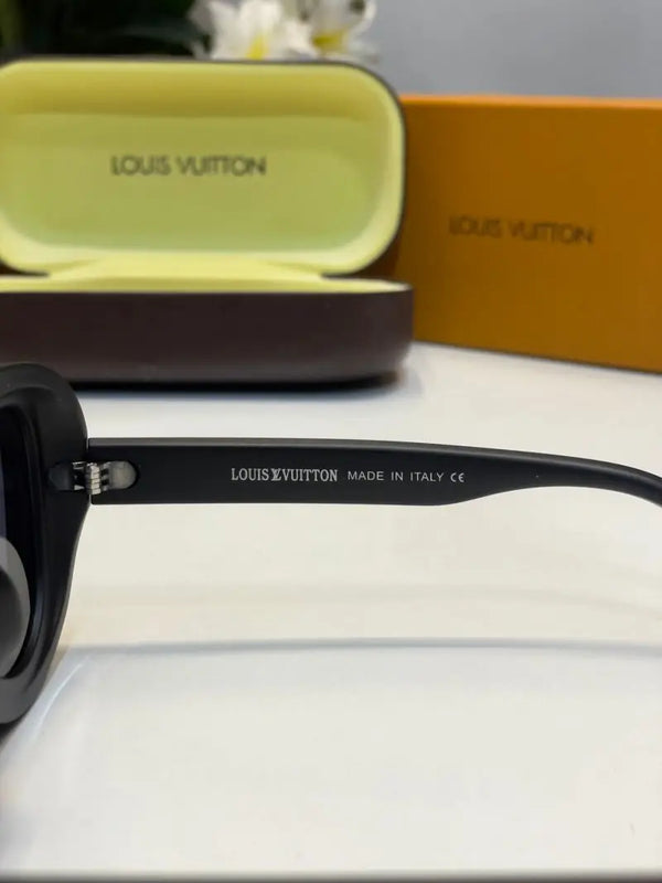 _Louis_vuitton_98206_black_matt_