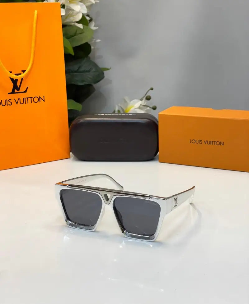 _Louis_vuitton_silver_black