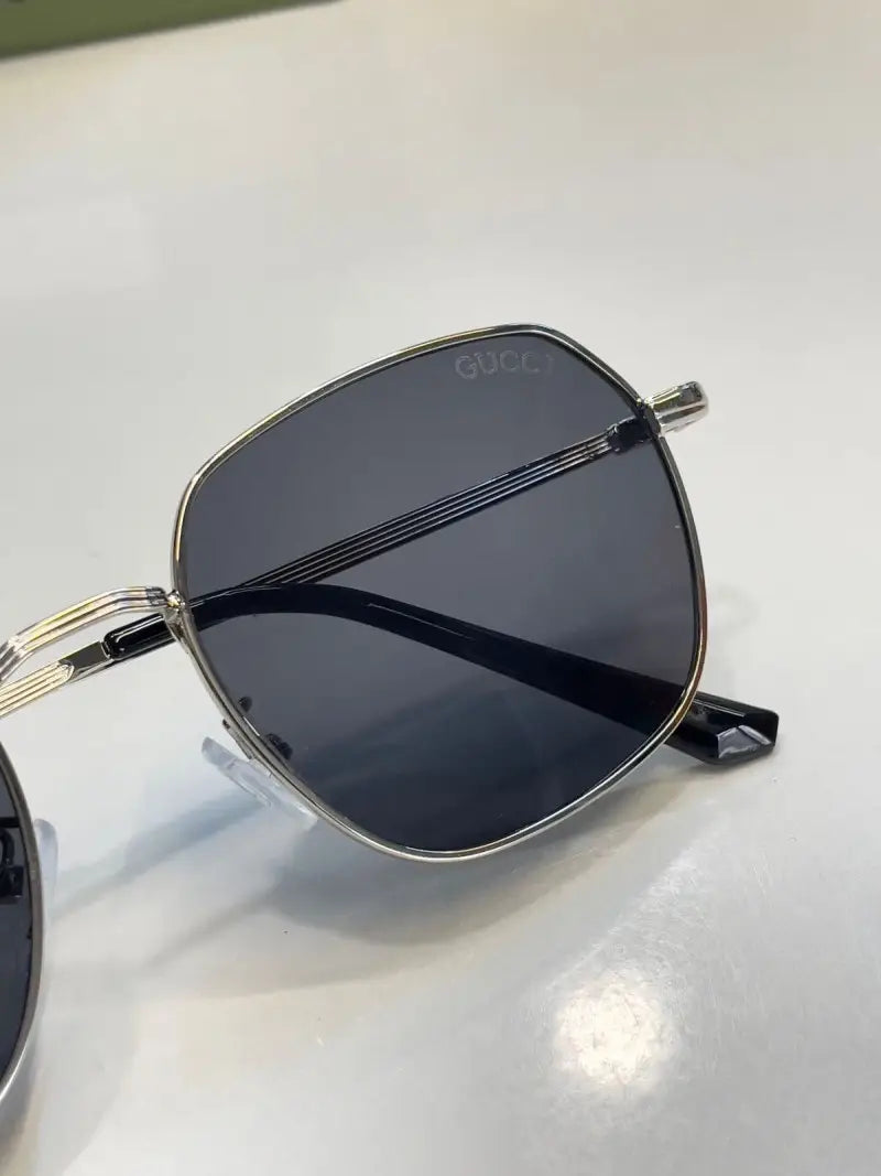 _Gucci_hexa_silver_black