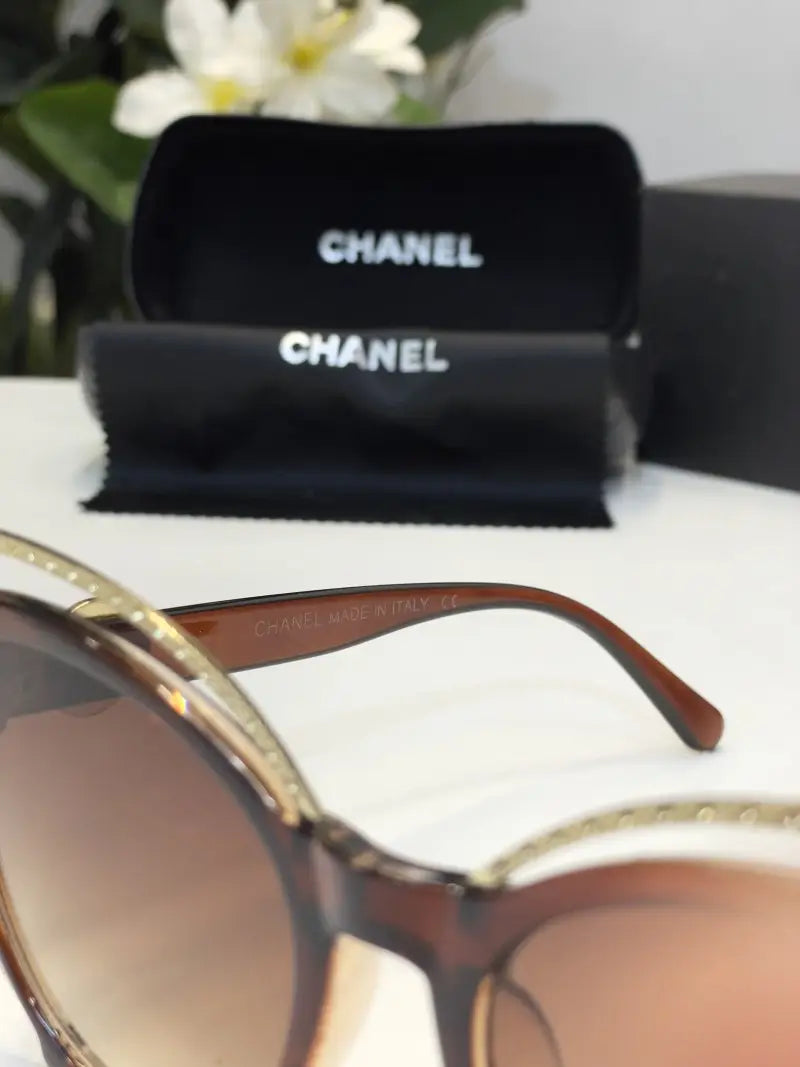_Chanel_brown_for_women
