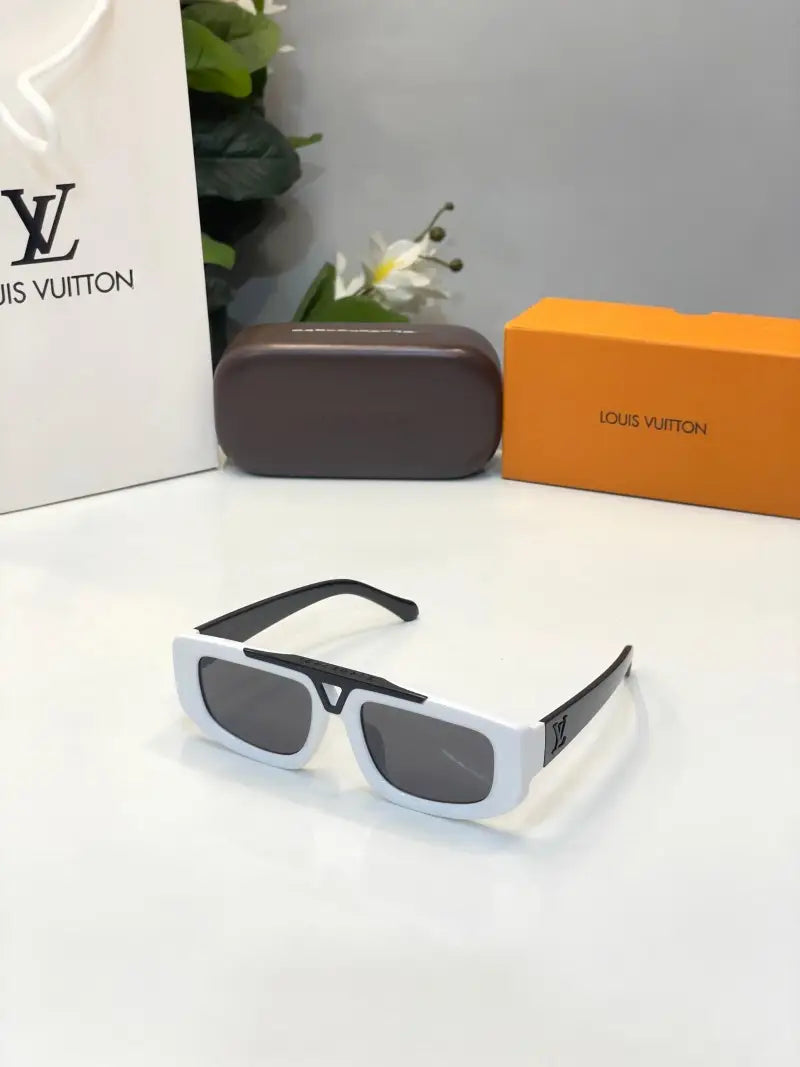 louis. Vuitton white 8835